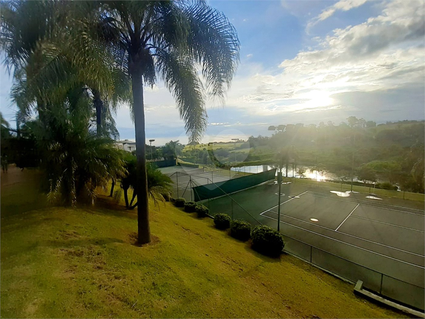 Casa à venda ou para alugar com 3 suítes no condomínio Jardim Vila Paradiso, Indaiatuba - SP