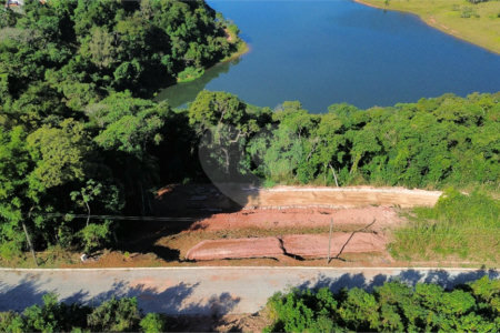 Terreno à venda no condomínio Bosque da Represa, Nazaré Paulista - SP