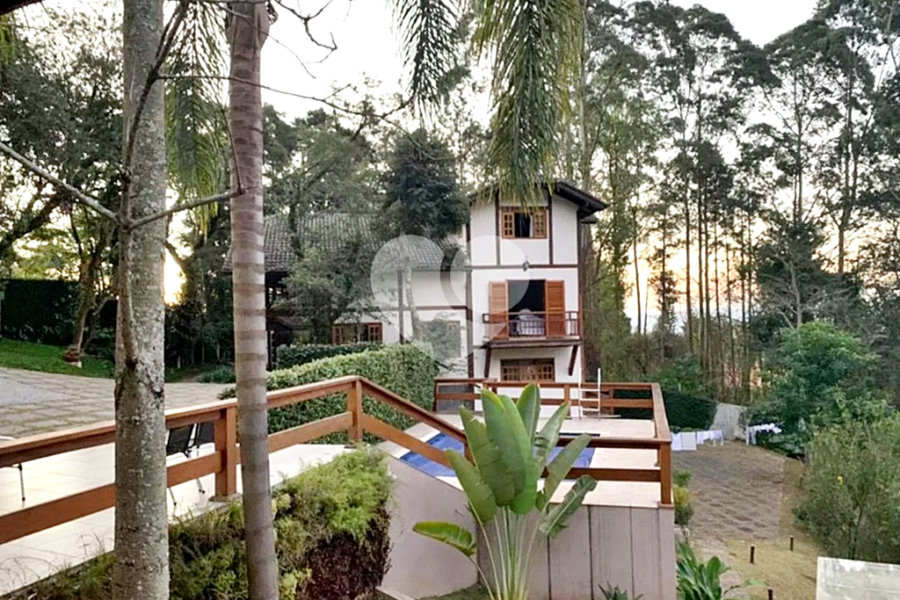 Casa à venda com 7 suítes em Serra da Cantareira, Mairiporã, SP