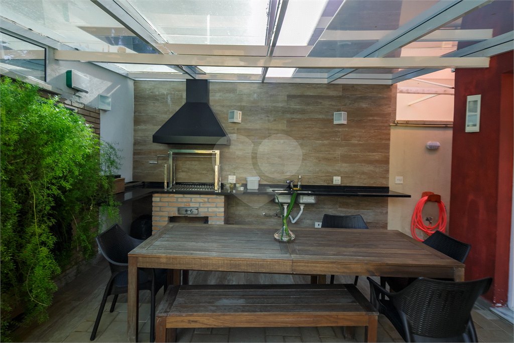 Casa à venda com 4 quartos, sendo 2 suítes, no condomínio Parque das Arvores, São Paulo - SP