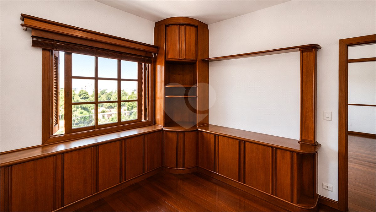 Sobrado à venda com 4 quartos, sendo 2 suítes, em Vila Pires, Santo André, SP
