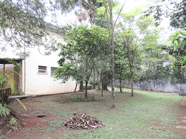 Casa à venda com 4 quartos, sendo 2 suítes,  no condomínio Chácara Flora, São Paulo - SP