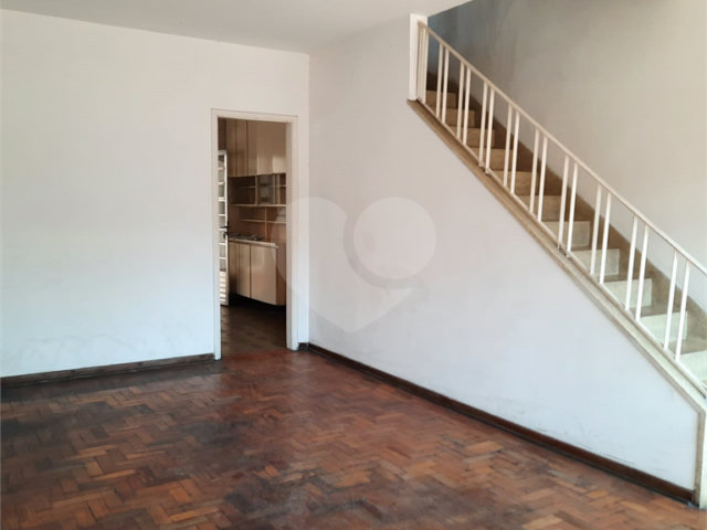 Sobrado à venda com 3 quartos, sendo 1 suíte,  em Vila Gustavo, São Paulo, SP