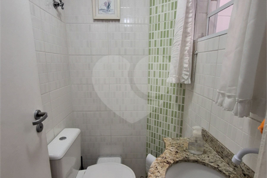 Casa à venda com 3 quartos, sendo 1 suíte, no condomínio Villaggio Tronchim, São Paulo - SP
