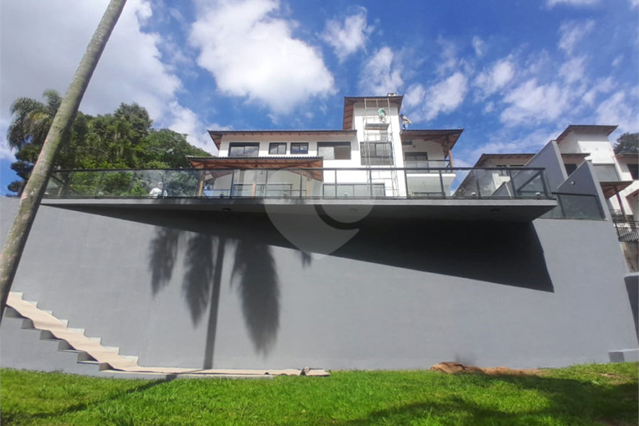 Casa à venda ou para alugar com 3 suítes no condomínio Sausalito, Mairiporã - SP