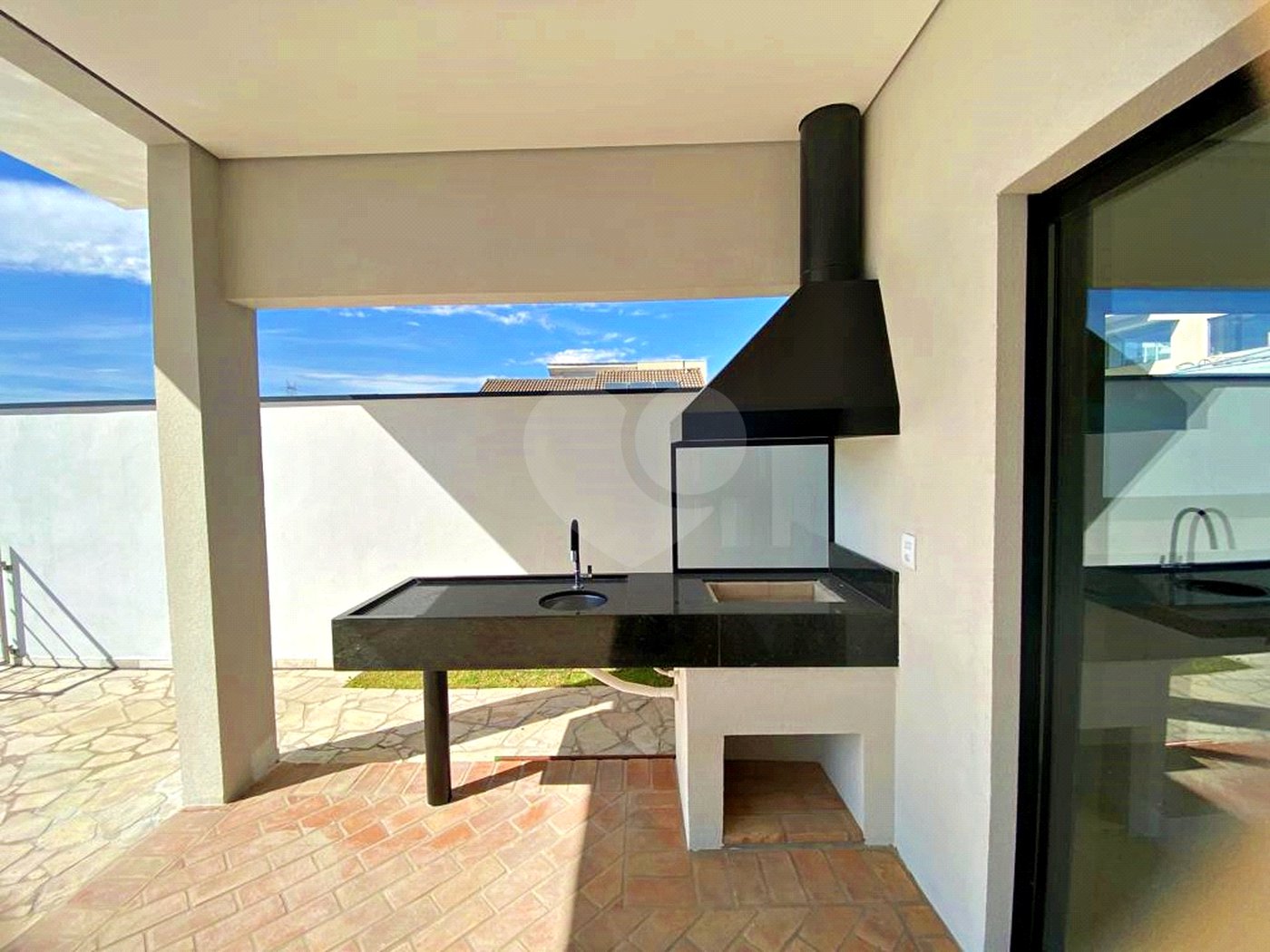 Casa à venda com 3 suítes no condomínio Santa Isabel I, Louveira - SP