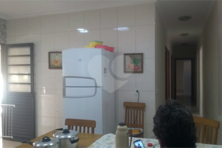 Casa térrea para venda ou locação no Santa Felícia.