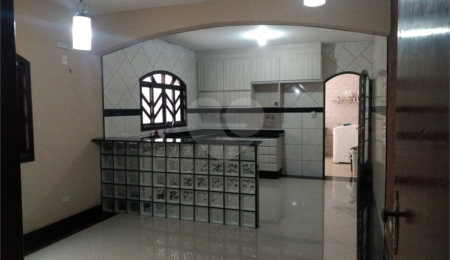 Sobrado à venda com 3 quartos, sendo 1 suíte,  em Residencial Rancho Grande, Itaquaquecetuba, SP