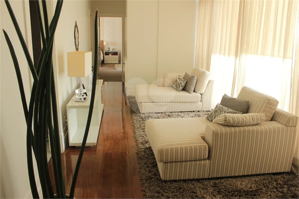 Apartamento na Vila Mariana com 5 dormitórios 04 suítes à venda