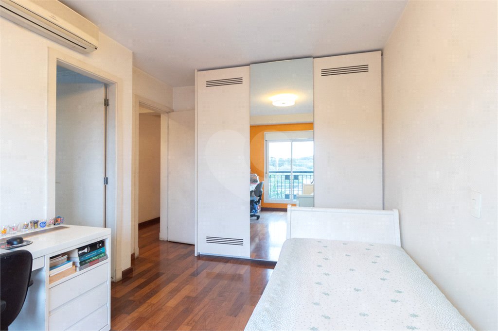 Apartamento à venda com 4 quartos, sendo 2 suítes,  em Alto de Pinheiros, São Paulo, SP