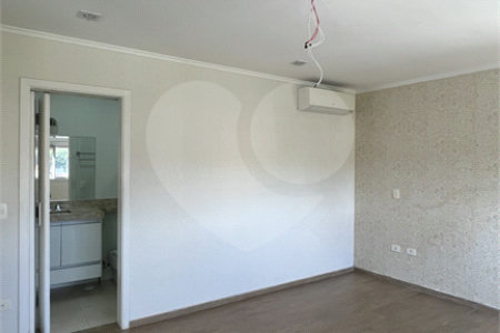 Casa à venda com 3 quartos, sendo 2 suítes, no condomínio Mirante do Horto, São Paulo - SP
