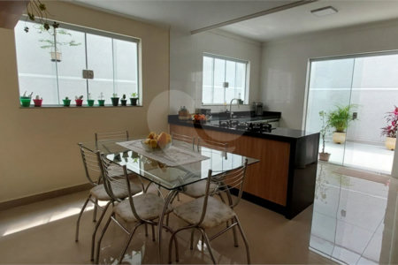 Casa à venda com 3 quartos, sendo 1 suíte,  em Vila Galvão, Guarulhos, SP