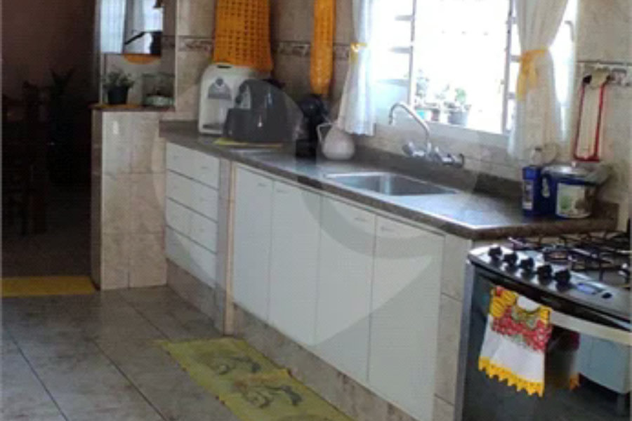 Casa a venda na cidade de São Pedro - SP.