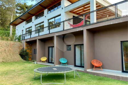 Casa à venda com 4 quartos, sendo 3 suítes,  no condomínio Vale da Santa Fé, Vinhedo - SP