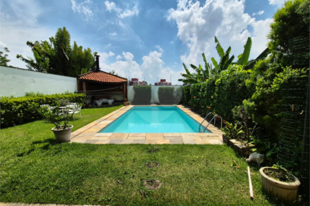 Casa de Vila à venda ou para alugar com 4 quartos, sendo 2 suítes,  em Jardim Leonor, São Paulo, SP