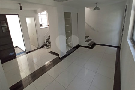 Sobrado para alugar com 3 quartos, sendo 1 suíte,  em Vila Oliveira, Mogi das Cruzes, SP