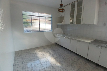 Casa à venda com 4 quartos, sendo 2 suítes, em Vila Gustavo, São Paulo, SP