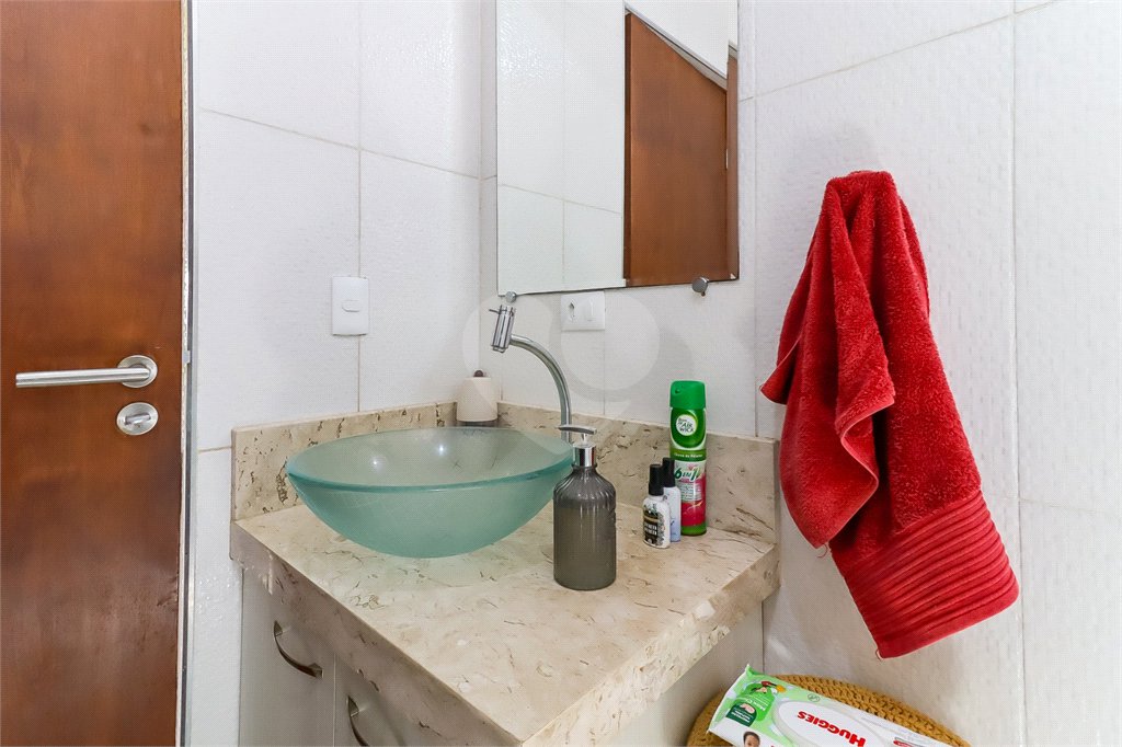 Sobrado à venda com 4 quartos, sendo 2 suítes,  em Interlagos, São Paulo, SP