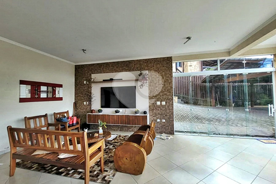 Casa à venda com 3 suítes no condomínio Cantareira, Mairiporã - SP