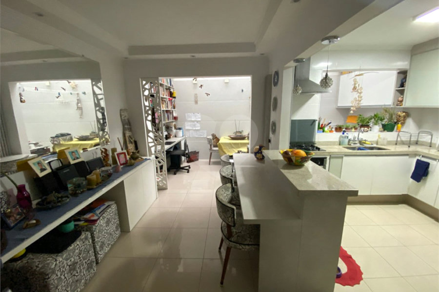 Casa à venda com 3 quartos, sendo 1 suíte, no condomínio Residencial Santa Teresinha, São Paulo - SP