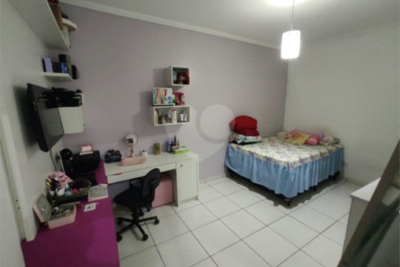 CASA A VENDA NO BAIRRO NOVO HORIZONTE COM 200M², 4 DORMITÓRIOS, 2 BANHEIROS, 2 VAGAS, SJC