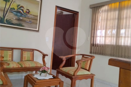 Sobrado à venda com 6 quartos, sendo 2 suítes, em Balneário Stella Maris, Peruíbe, SP