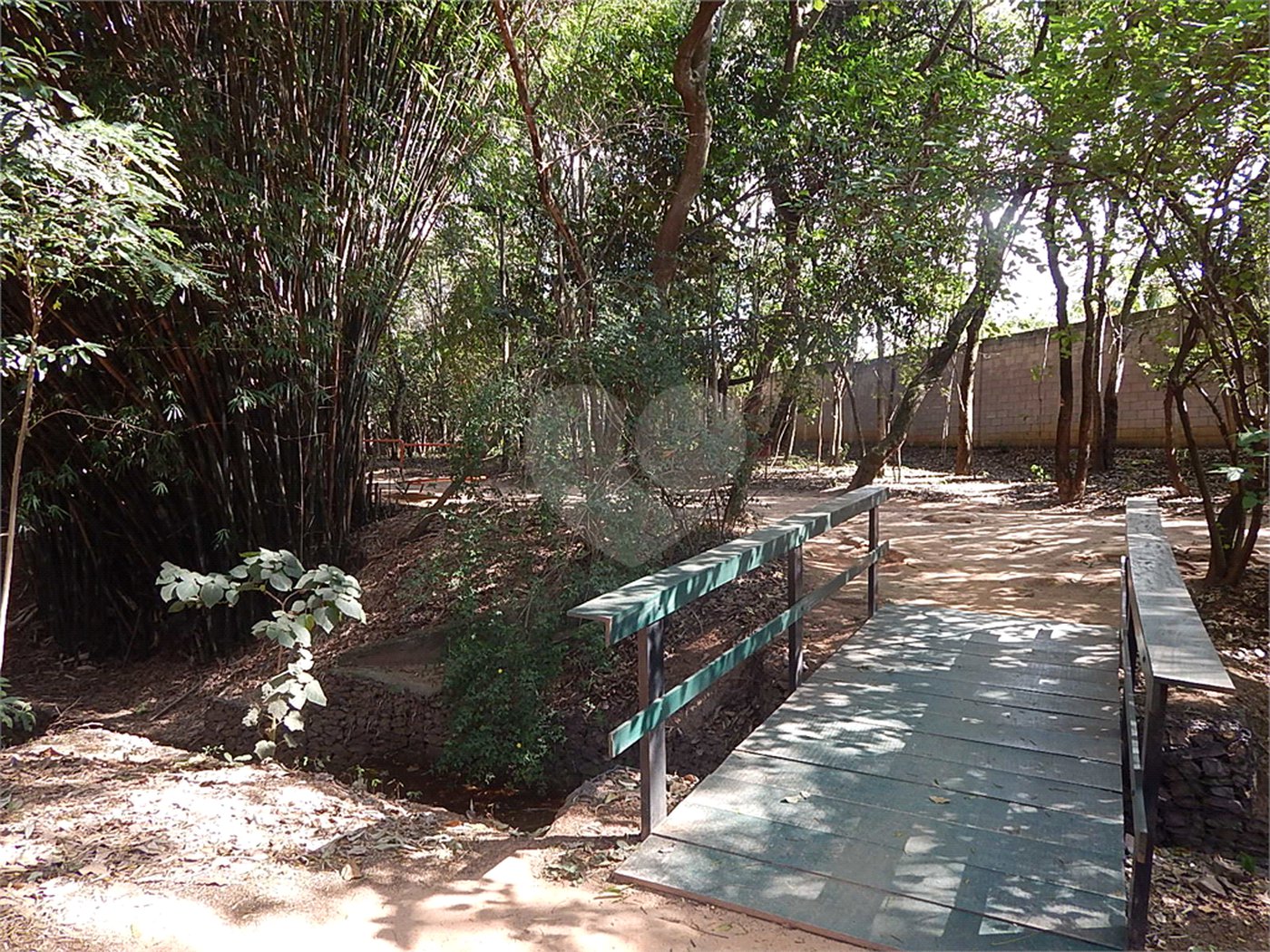 Casa à venda com 3 suítes no condomínio Recanto dos Paturis, Vinhedo - SP