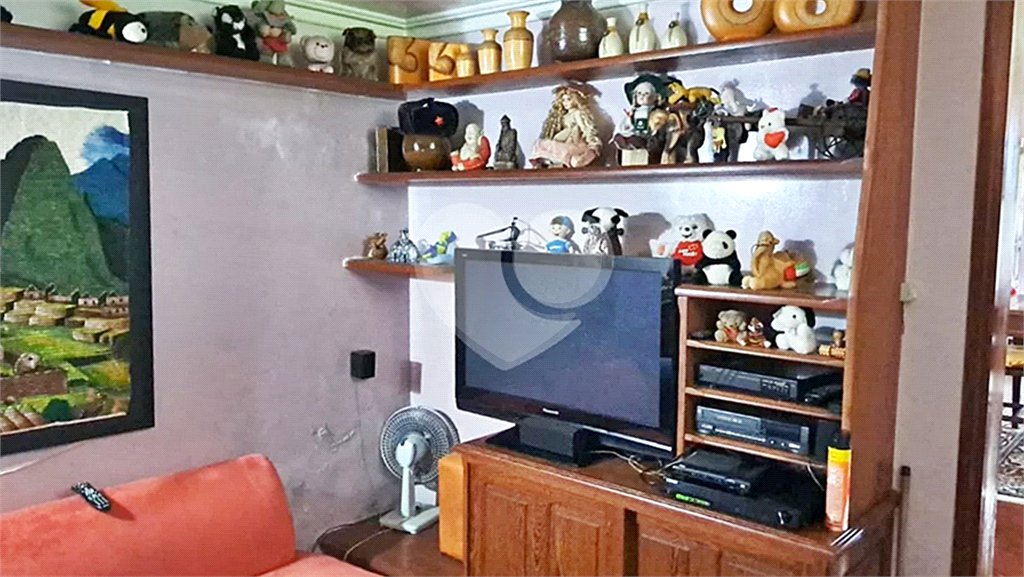 Casa à venda com 6 quartos, sendo 2 suítes, no condomínio Associação Reserva das Hortênsias, Mairiporã - SP