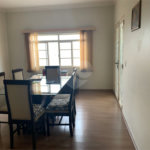 Casa térrea com 3 suítes.