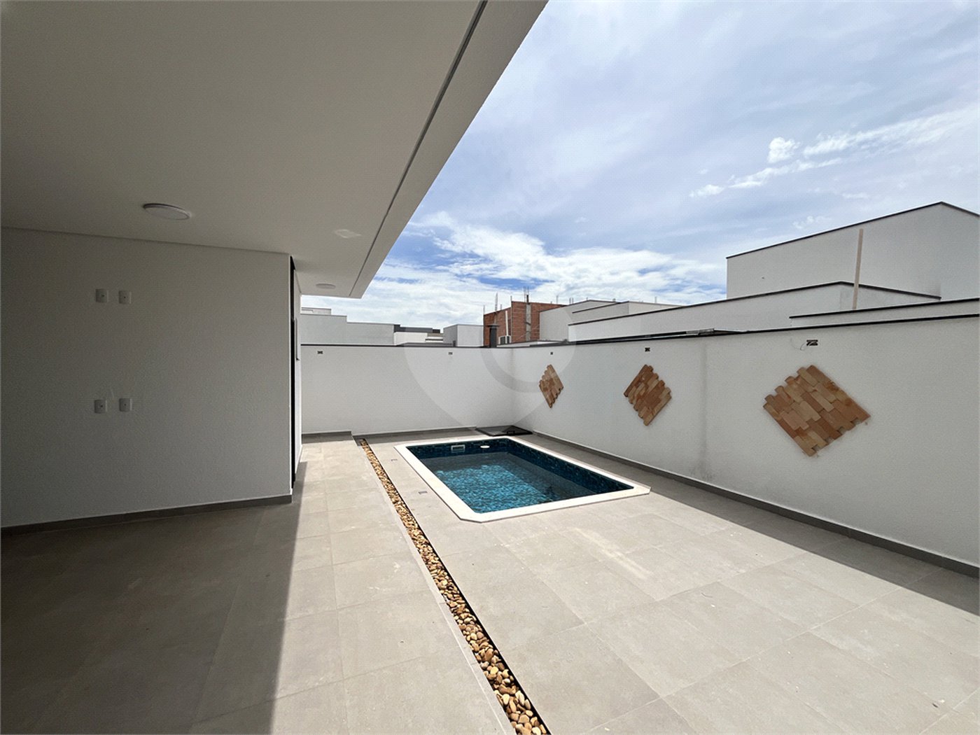 Casa à venda com 3 suítes no condomínio Terras de São Francisco, Sorocaba - SP