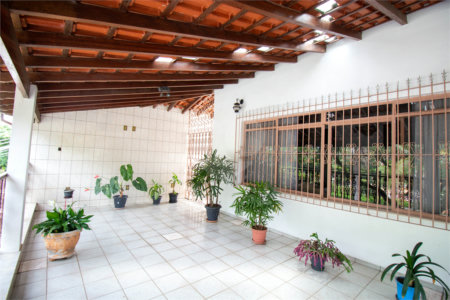 Sobrado à venda com 5 quartos, sendo 1 suíte,  em Jardim Villaça, São Roque, SP