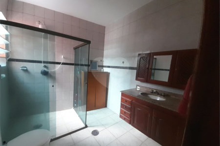 Sobrado à venda com 4 quartos, sendo 1 suíte, em Vila Brasílio Machado, São Paulo, SP