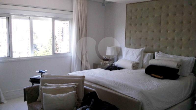 Apartamento à venda com 3 suítes em Morumbi, São Paulo, SP