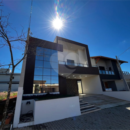 Casa à venda com 5 quartos, sendo 4 suítes, no condomínio Golden Ville, Itapetininga - SP