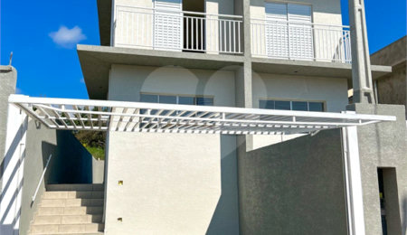 Casa à venda com 2 suítes em Vila Santa Helena, Atibaia, SP