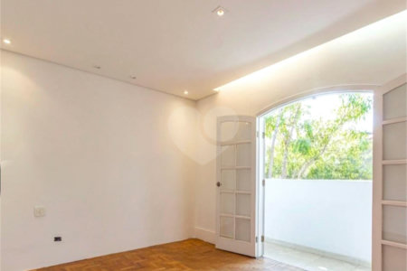 Casa à venda com 4 quartos, sendo 2 suítes, em Vila Morumbi, São Paulo, SP