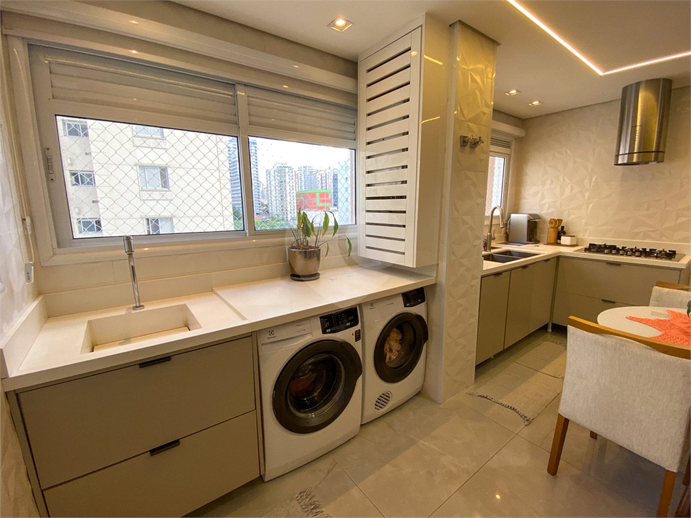Apartamento à venda com 3 suítes em Vila Pompéia, São Paulo, SP