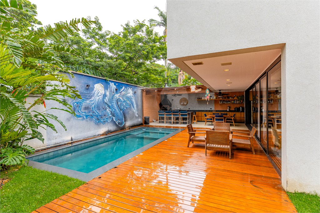Casa à venda com 4 suítes no condomínio Roma, São Paulo - SP