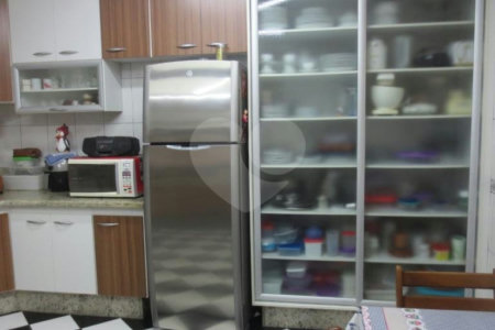 Sobrado à venda com 4 quartos, sendo 1 suíte, em Cambuci, São Paulo, SP