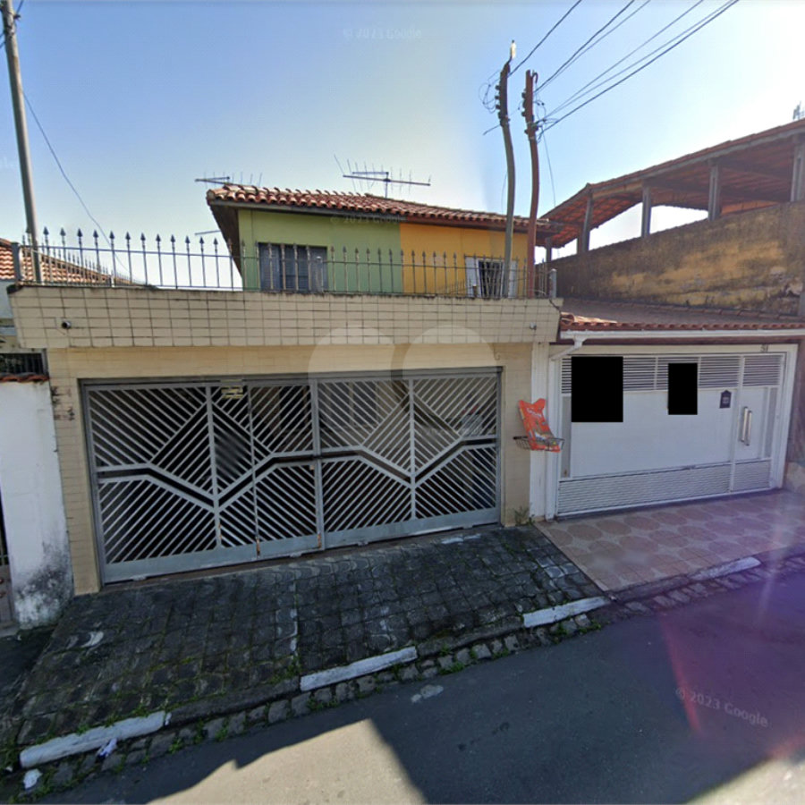 Sobrado à venda com 3 quartos no Centro, Poá, SP