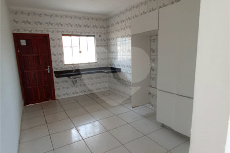 Casa à venda com 3 quartos, sendo 1 suíte, em Residencial Ponta Porã II, Ponta Porã, MS