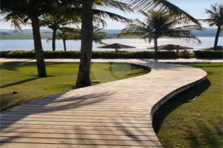 Casa à venda com 4 quartos, sendo 2 suítes,  no condomínio Riviera de Santa Cristina XIII, Paranapanema - SP