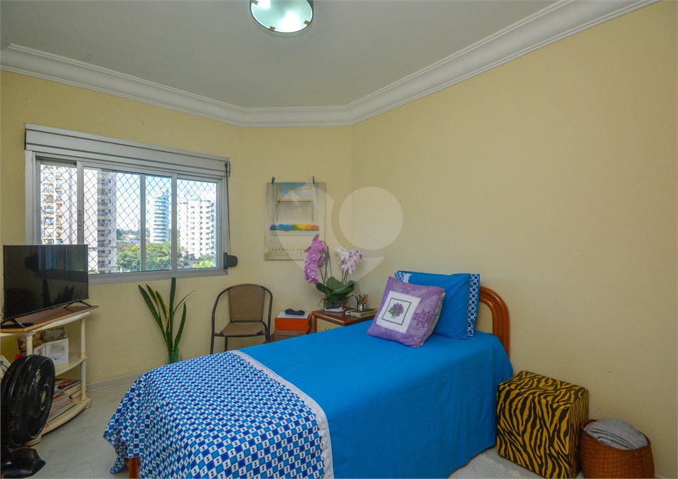 Apartamento à venda com 4 quartos, sendo 1 suíte, em Moema, São Paulo, SP