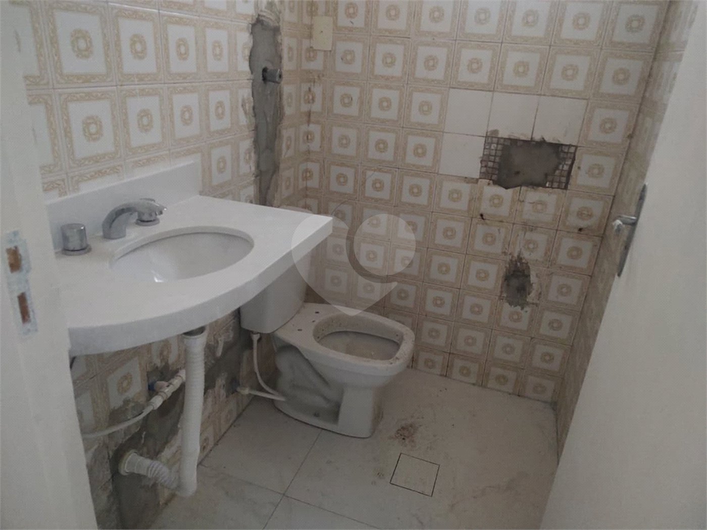 Sobrado à venda com 3 quartos, sendo 1 suíte,  em Tremembé, São Paulo, SP