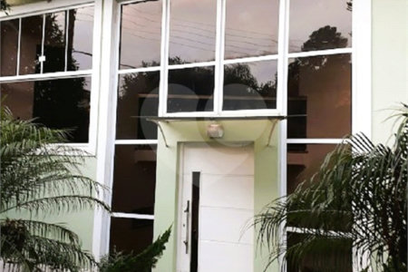 Sobrado à venda com 5 quartos, sendo 3 suítes, em Campos de Atibaia, Atibaia, SP