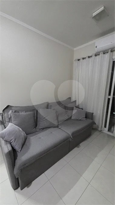 Indaiatuba - Condomínio Grand Ville - Apto mobiliado - Locação - R$ 3.000,00 - condominio - R$ 620,82 - IPTU - R$ 102,83- Apartamento 63m³ - 3 quartos - Apartamento semi mobiliado com ar condicionado - 1 quarto suíte. Inclui cama box Queen e guarda roupa modulado grande. 1 quarto com guarda-roupas.