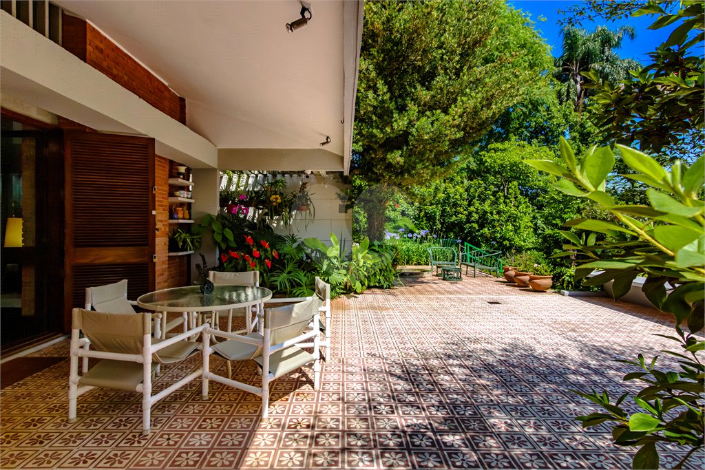 Casa à venda com 4 quartos, sendo 1 suíte,  em Jardim Leonor, São Paulo, SP