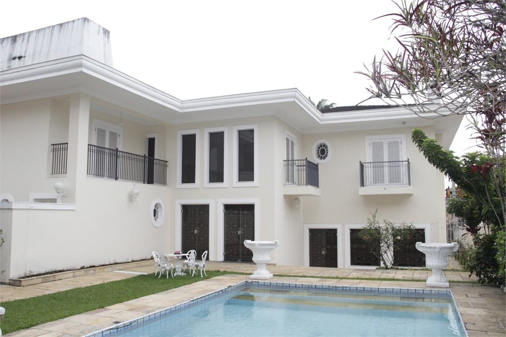 Casa à venda ou para alugar com 5 suítes em Jardim Leonor, São Paulo, SP