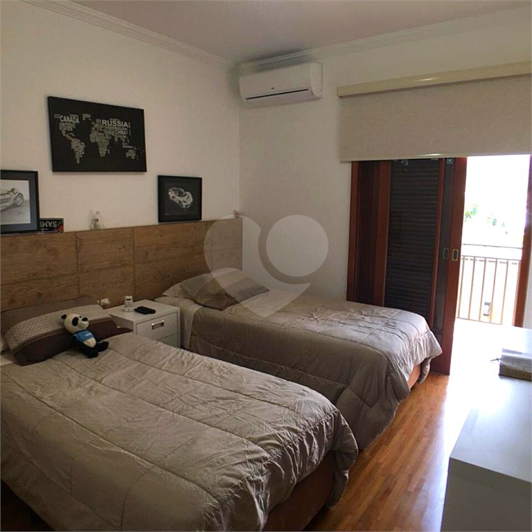 Sobrado à venda com 4 quartos, sendo 3 suítes, em Horto Florestal, São Paulo, SP
