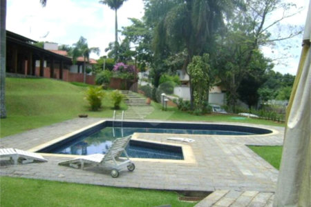 Casa à venda com 5 quartos, sendo 3 suítes, no condomínio Estância Marambaia, Vinhedo - SP